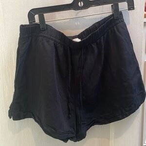 H&M black shorts